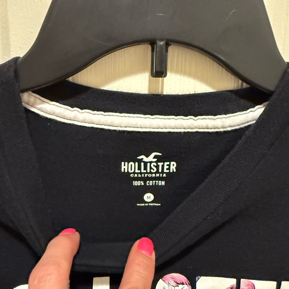 Hollister Black Short Sleeve Tee with Vintage Logo - Picture 3 of 3